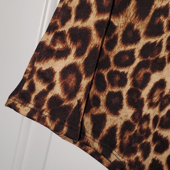 ❄️WINTER SALE❄️ Animal print 3/4 sleeve top - Picture 6 of 6